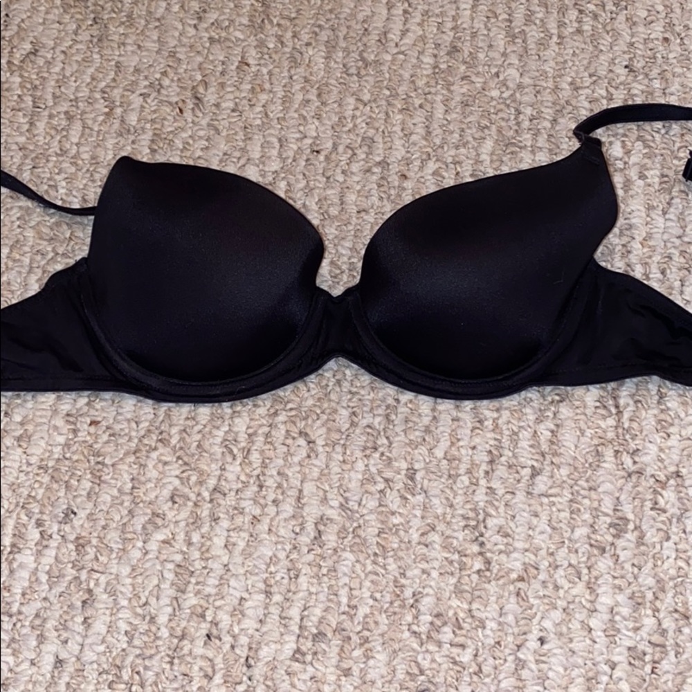 Black pink vs bra